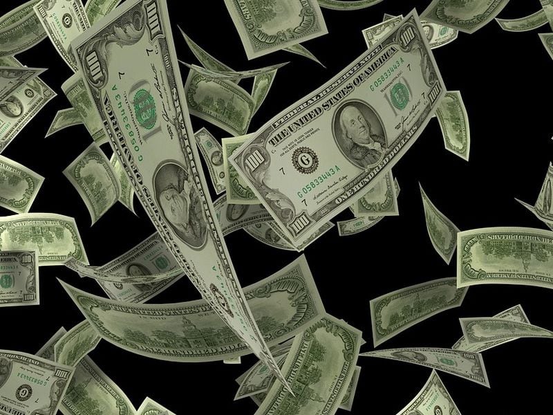 Bitcoin’s ‘De-Dollarization’ Narrative Loses Ground As USD Tightens Its Grip on International Transactions