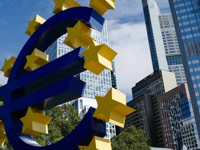 Bitcoin ETF Approval Comparable to ‘Naked Emperor’s New Clothes,’ ECB Officials Say