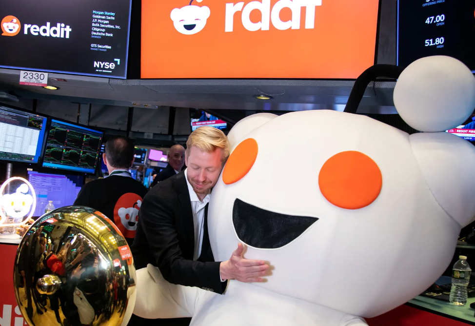 IPO 復興！Reddit 上市後股價火速飆升，白名單老用戶賺進數百萬美元