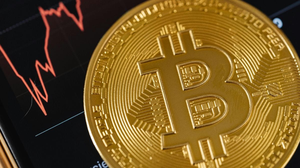 事隔两年比特币终破历史新高  维持不到数小时一度跌近14％