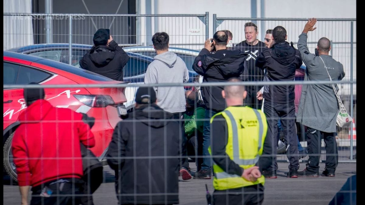 马斯克称考虑允许用狗狗币买特斯拉  以PEPE迷因币角色讽刺修正案