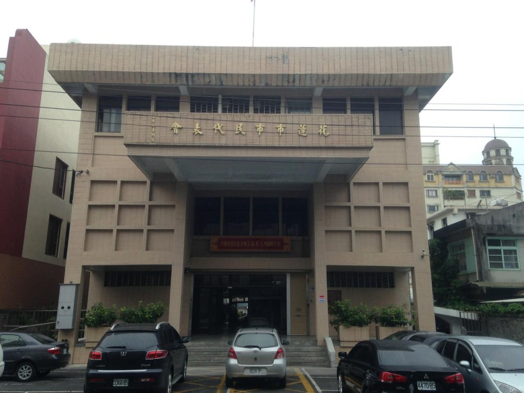 花蓮知名市代會主席捲入虛擬貨幣詐欺風暴,檢警展開全面搜索