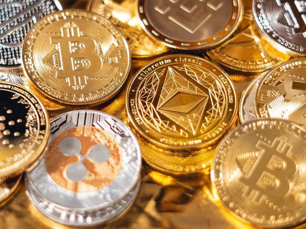 比特幣 ETF 連一週淨流出，彭博分析師：因為 Genesis 變賣換現貨