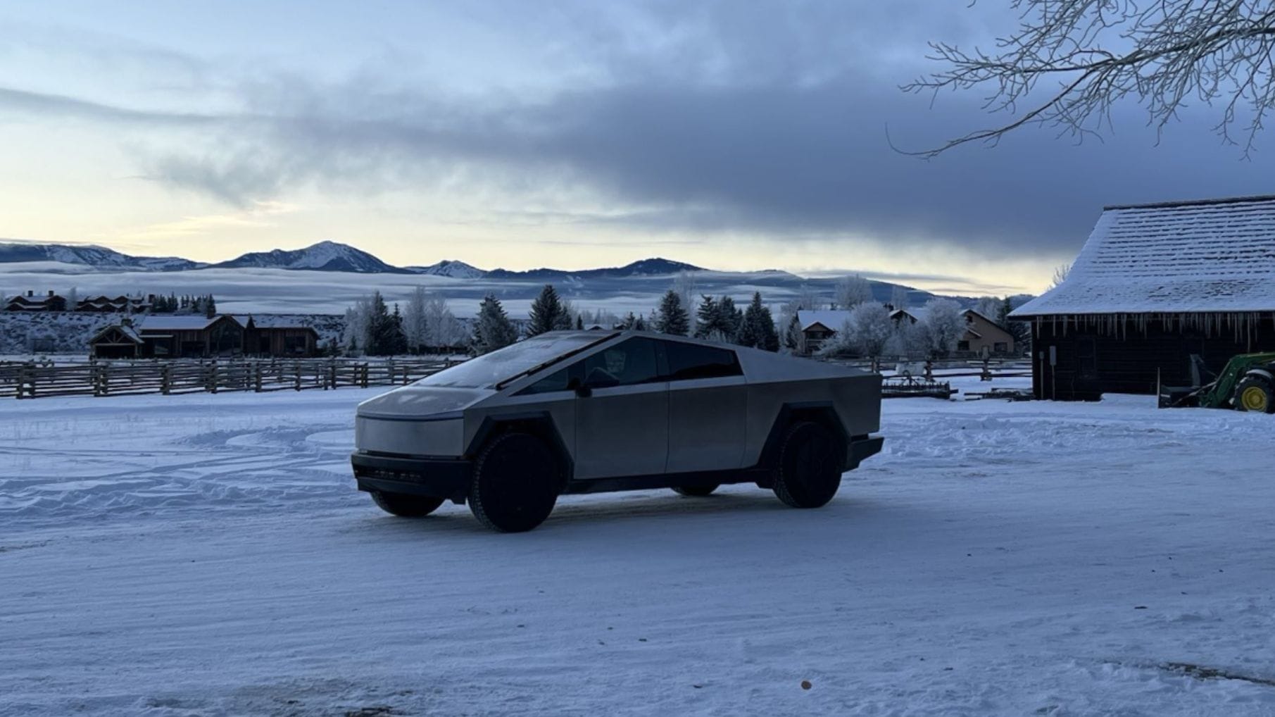 女股神基金ARKK不断增持特斯拉  Coinbase持仓比例跌至第二