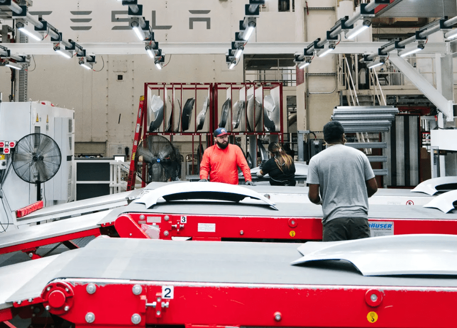 中國電動車開始搶市！網傳特斯拉裁員 10%，約有 14000 名員工恐工作不保