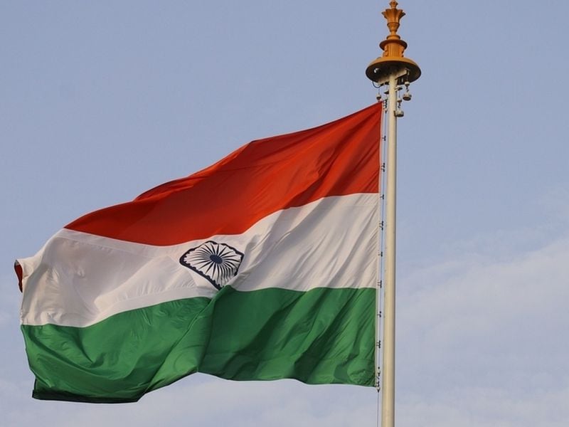 India’s securities regulator proposes collaborating on regulating cryptocurrencies despite the Reserve Bank of India pushing for a ban on stablecoins, according to Reuters.