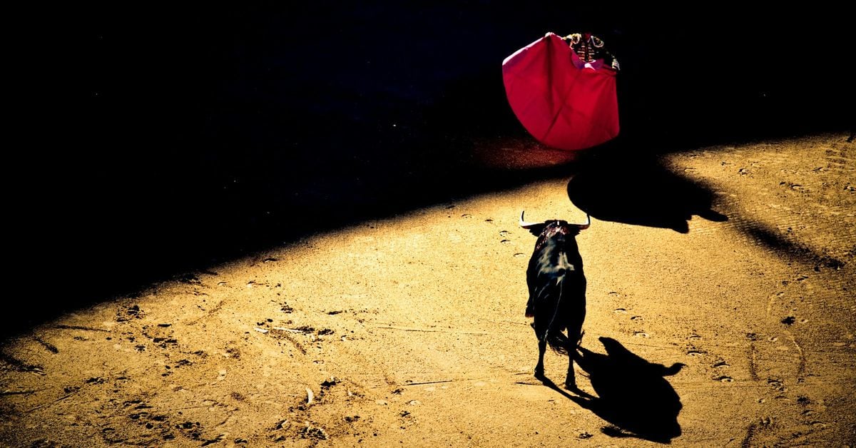 Bitcoin has surpassed $71,000 as Bitcoin exchange-traded funds receive $880 million in investments, marking the best day since March.