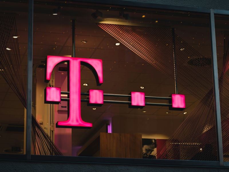 Deutsche Telekom Joins RWA-Focused XDC as Infrastructure Provider in Digital Asset Push
