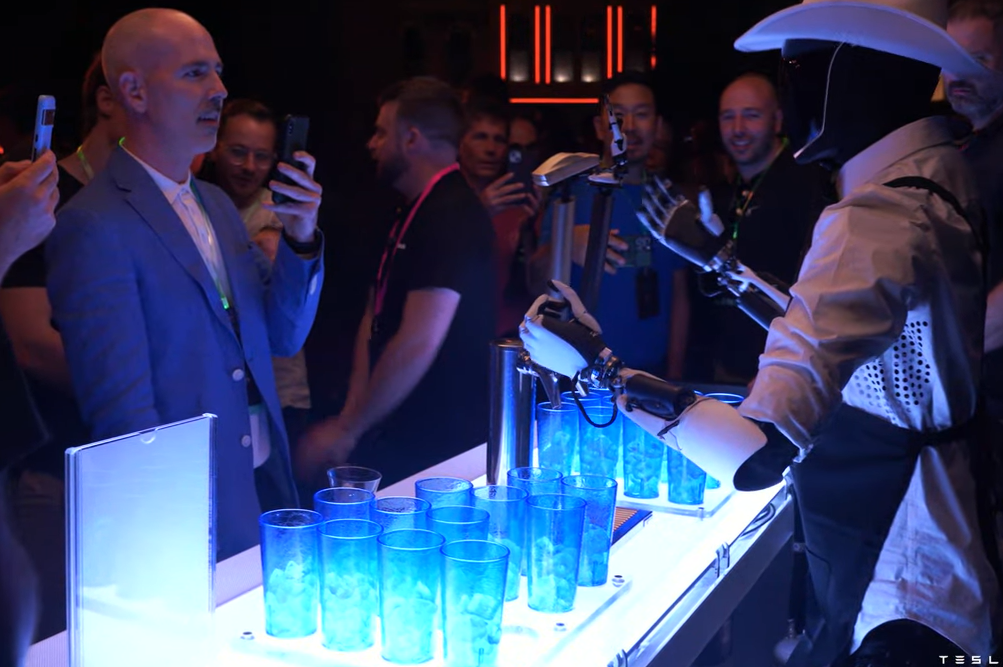 特斯拉「We, Robot」發布會,馬斯克乘Cybercab華麗登場
