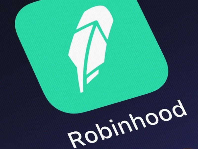 Robinhood’s Stock Tumbles After Earnings Miss, While JMP Analyst Remains Bullish