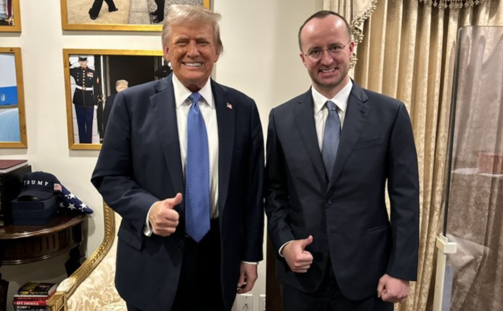 Crypto.com 執行長會見川普商討加密監管走向,同日撤銷對美國 SEC 訴訟