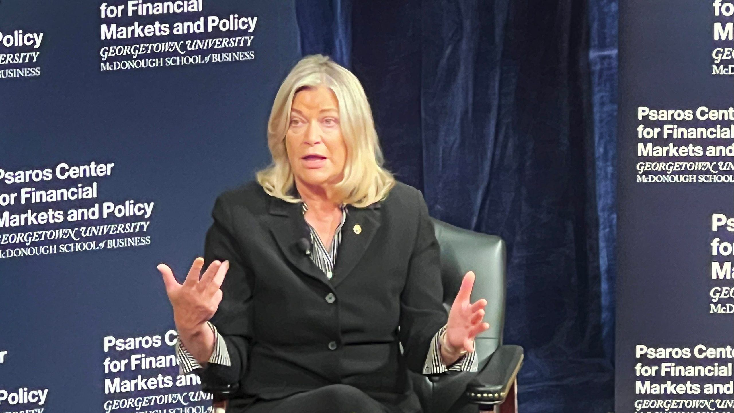 Crypto’s Senate Ally Lummis Pushes Federal Agencies on Digital Assets Issues