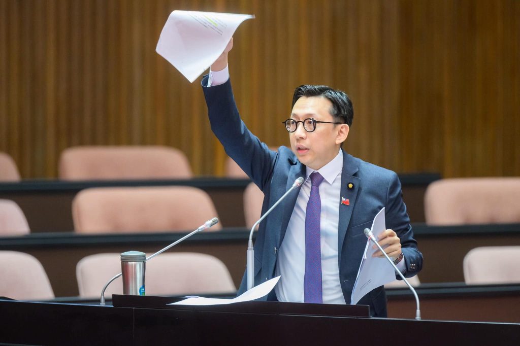 DeepSeek R1 崛起,台灣 AI 仍原地踏步?立委葛如鈞質疑行政院「禁用」政策