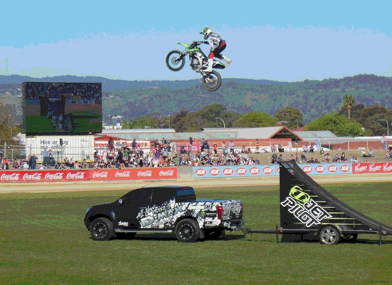 XRP Eyes Breakout as Symmetrical Triangle Pattern Hints at $6 Target, Analyst Says