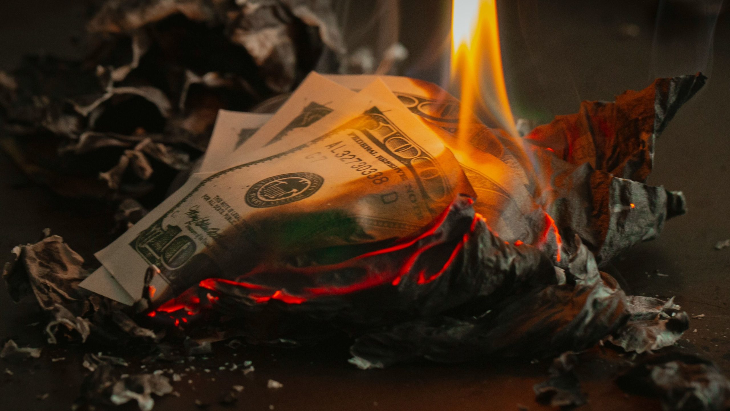 XRP, SOL Nosedive 14% as Crypto Bulls Rack $800M Liquidations