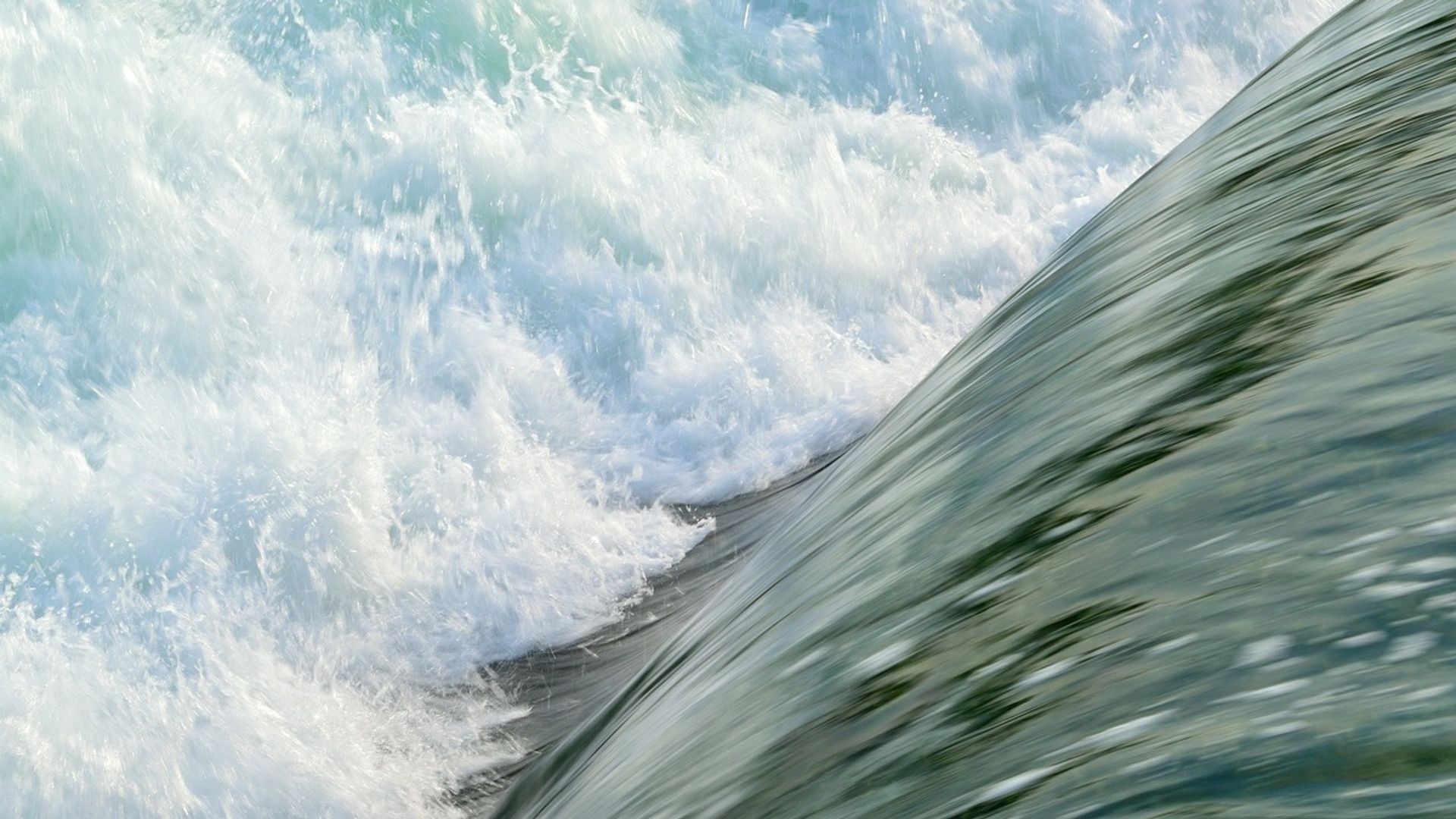 Crypto Daybook Americas: Bitcoin Reasserts Itself as Stocks, Bonds Fall, Gold Hits Record High