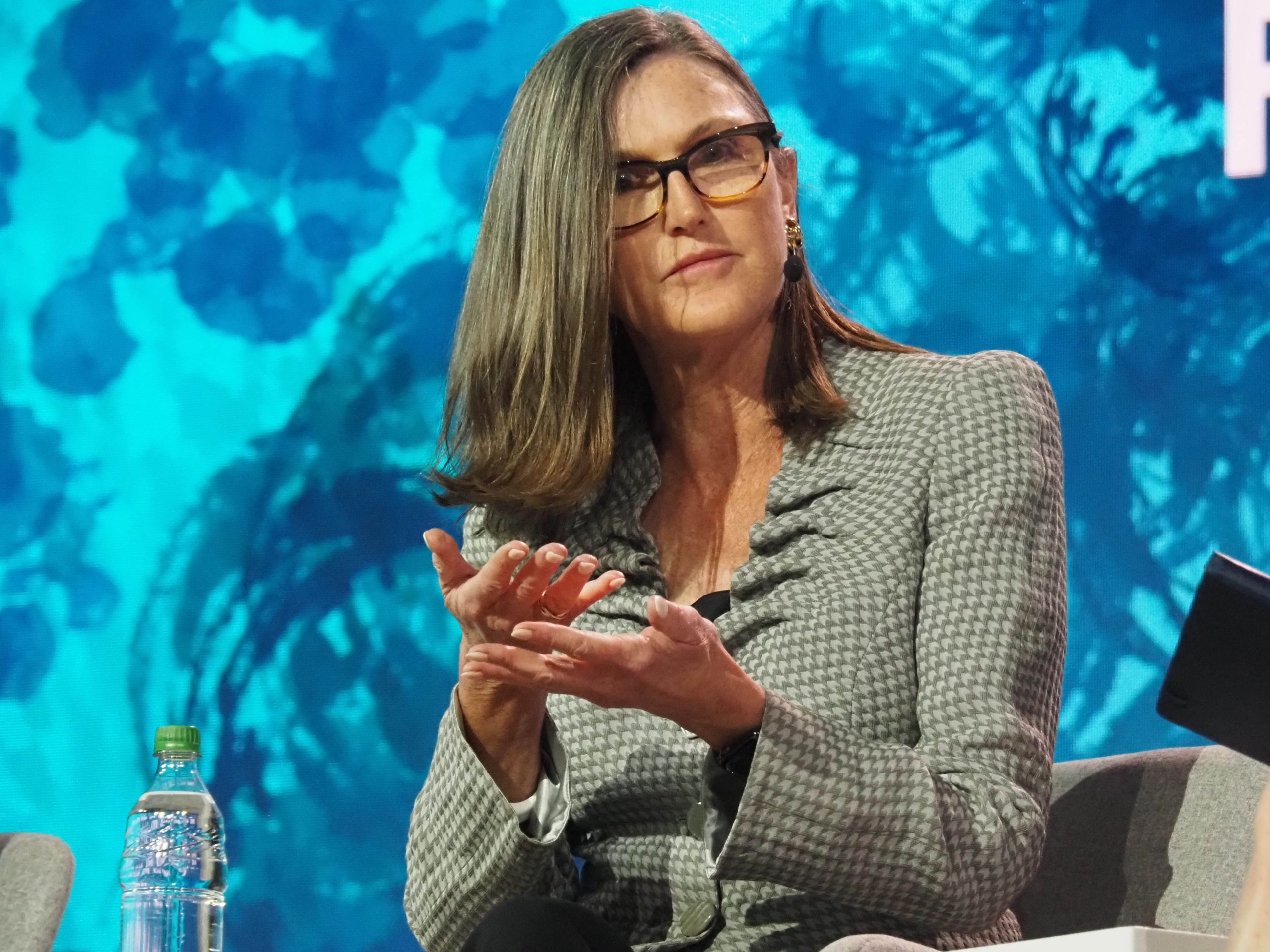 Cathie Wood’s ARK Buys Over $13M Worth Coinbase Shares During Market Rout