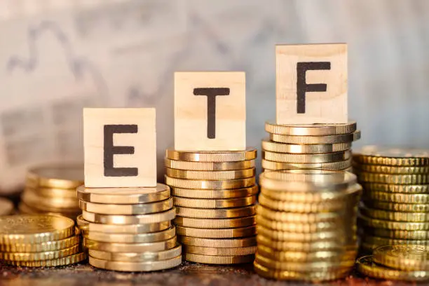 对话 ETF 研究分析师:加密 ETF 的兴起、质押、Solana 与上市潮