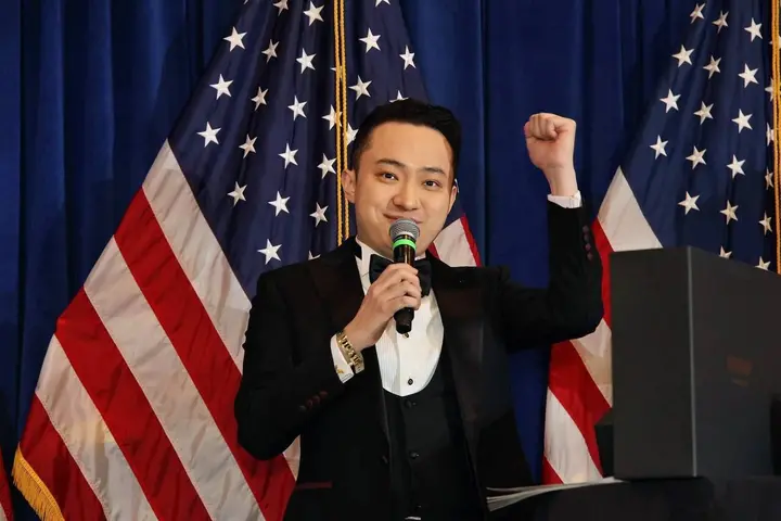 从两张披萨到总统盛宴：特朗普与孙宇晨的握手，是加密货币走向未来的转折点