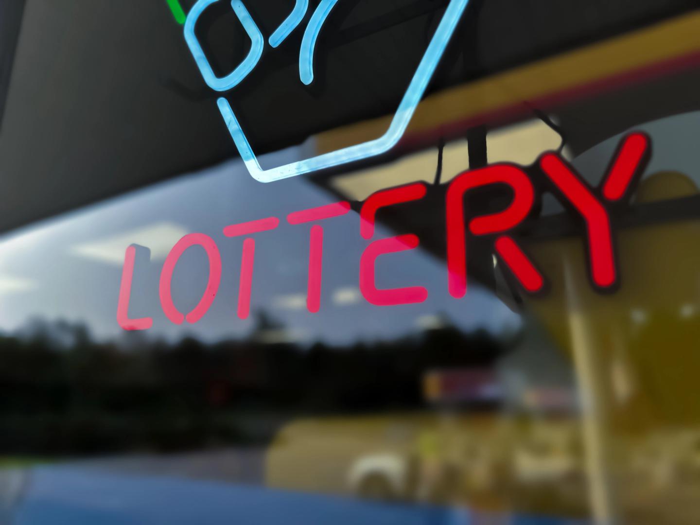 Bitcoin Traders’ Favorite Lottery Ticket for the First Half of the Year — The $300K BTC Call