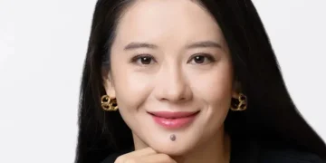 《财富》专访何一:从井边女孩到加密女王,亲述币安生死劫与她的首席客服哲学