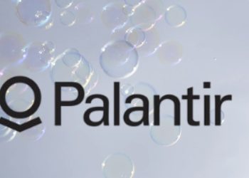 Palantir 股價再創史高，前瞻本益比為輝達的七倍引發泡沫疑慮 