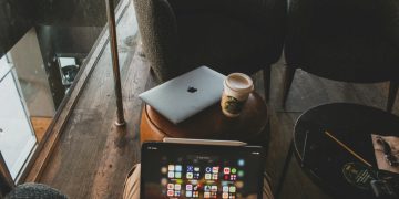 台積電工程師在星巴克偷拍國家級機密，高知識分子犯罪背後可能心理動機為何？ 