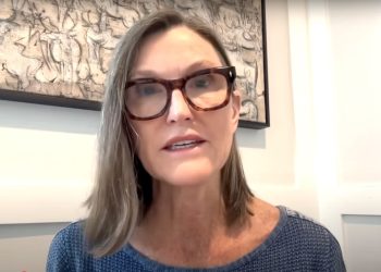 木頭姐 Cathie Wood 旗下 ETF AUM六天暴漲暴跌 57 億美元！或為 Bullish IPO 套利交易 