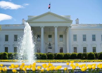 白宮澄清 H-1B 簽證新規！10 萬美元新費用僅限新申請者，現有持有人不受影響 