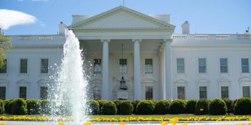 白宮澄清 H-1B 簽證新規！10 萬美元新費用僅限新申請者，現有持有人不受影響 
