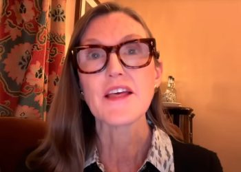 女股神伍德：美政府關門可能反而迎來新繁榮，甚至導致通膨下降 