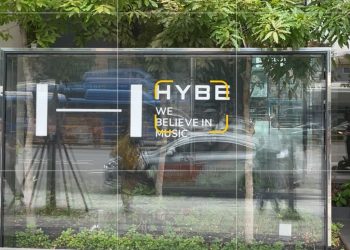 韓媒：BTS 完全體 2026 世界巡迴！分析師上調 HYBE 目標價，市值單月暴增 3 兆 