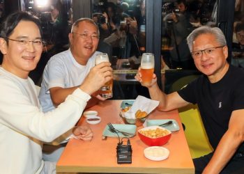 黃仁勳為韓國帶來光明希望？暗示將達成巨額人工智慧交易！三星會長李在鎔笑開懷 