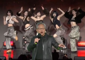 黃仁勳也聽 KPOP？首爾 GeForce 介紹韓國人氣女團 LE SSERAFIM ，同台三星李在鎔 