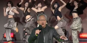 黃仁勳也聽 KPOP?首爾 GeForce 介紹韓國人氣女團 LE SSERAFIM ,同台三星李在鎔