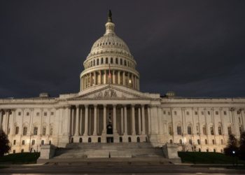 美國政府午夜起關門，比特幣持穩 114K 