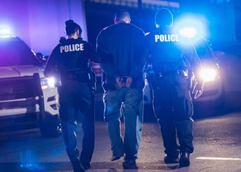 兩名中國男子在香港遭指控強姦,台灣人怒訴:已是性騷擾累犯!曝來自同一幣圈媒體