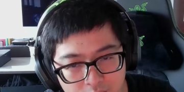 2025 丁特美股投資回憶錄!沒上車輝達卻買到個位數的 PLTR,報酬率 2000% 的策略是?