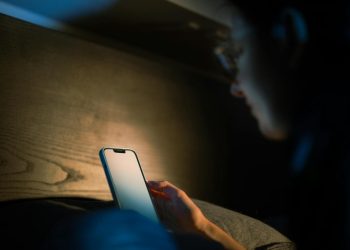 抖音母公司字節跳動與中興通訊合作推出人工智慧手機,引發資安與隱私疑慮