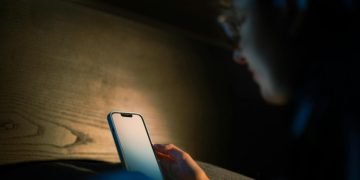 抖音母公司字節跳動與中興通訊合作推出人工智慧手機,引發資安與隱私疑慮