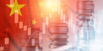 人民幣升破7關口:人行釋放緩升信號以維穩市場