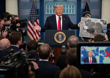 美軍加勒比海增兵 1.5 萬！川普首度承認對委內瑞拉採取軍事打擊 