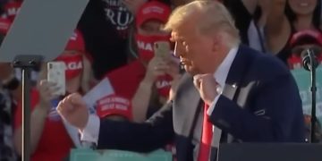 川普再出奇招：不排除對「不配合格陵蘭計畫」的國家加徵關稅 