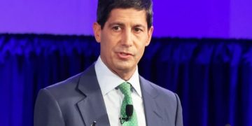 川普提名凱文沃許接替鮑威爾擔任聯準會主席，市場與政界反應不一 