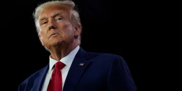 或受川普對歐洲關稅戰影響，美股休市後首交易日，科技股盤前全面走跌 