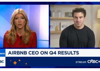 Airbnb 財報超預期,執行長表示開發 AI 代理成為公司最強底氣