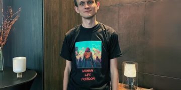 Vitalik 重砲出擊:產業過得太舒服,我們不需要又一條複製貼上的 EVM