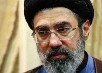 伊朗新最高領袖首度公開表態：霍爾木茲海峽封鎖「將持續施壓」，威脅攻擊美軍基地 