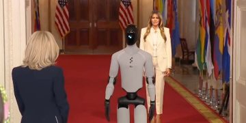 美國第一夫人攜 Figure 3 亮相白宮，AI 機器人將成未來全能教育者？ 