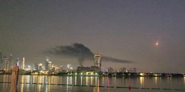 杜拜遭飛彈碎片擊中：CZ 現場報平安，全球加密重鎮首度受戰火波及 